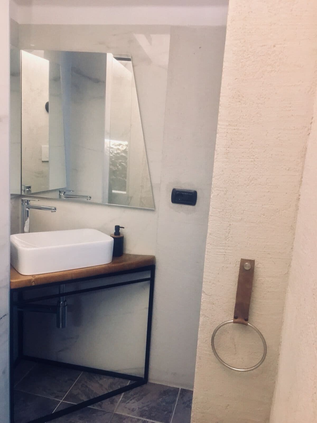 TOWER, DELUXE, DOUBLE OR TWIN BED, SEA VIEW