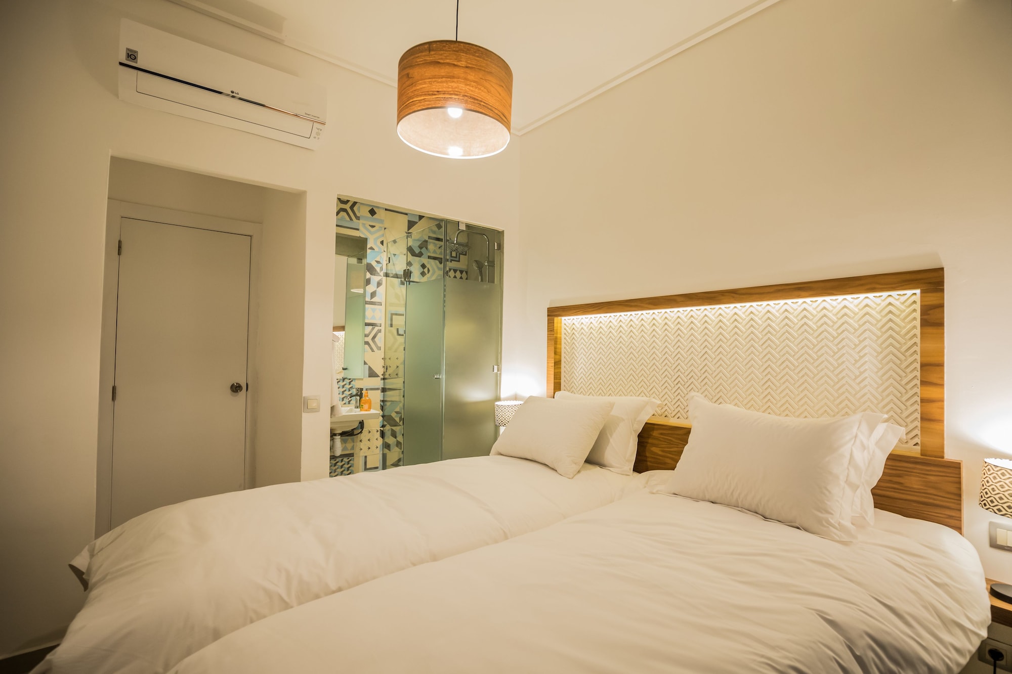 2 BEDROOMS, APARTMENT