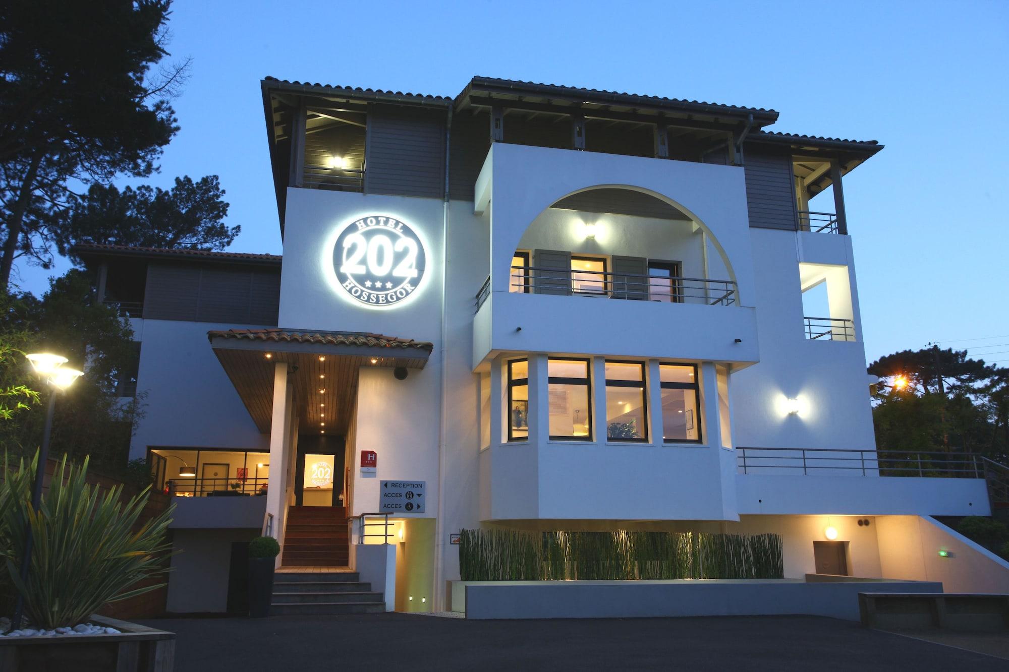 Hotel 202 2/47