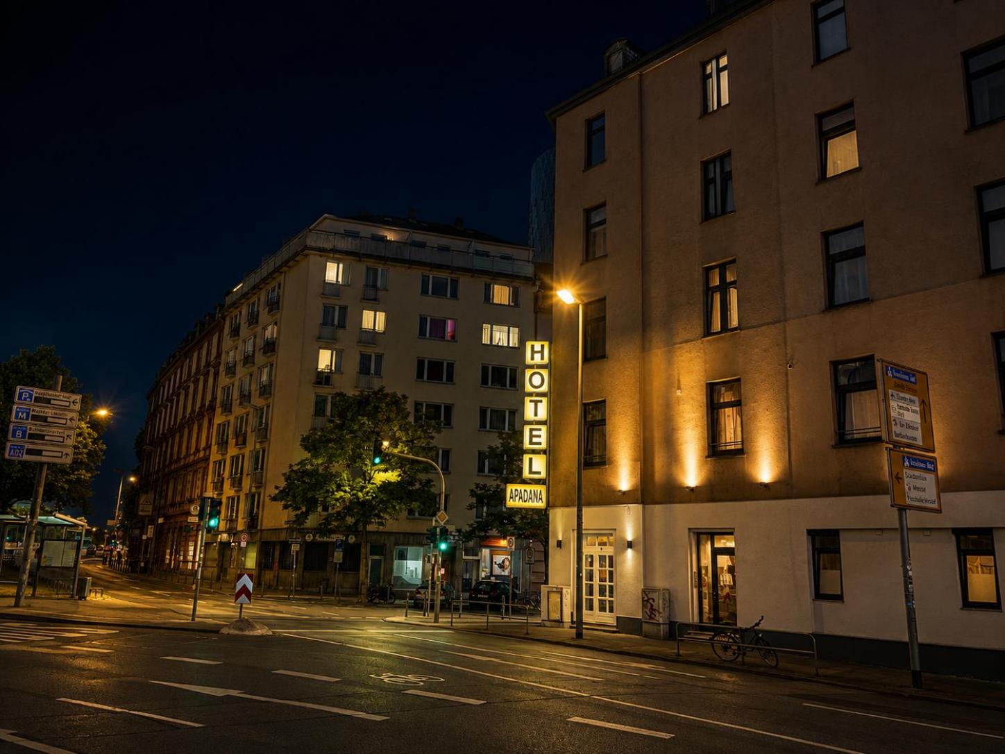 Apadana Hotel 1/50