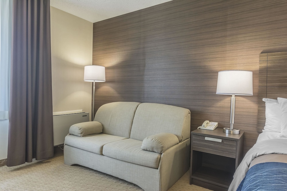 Comfort Inn Levis 20/33
