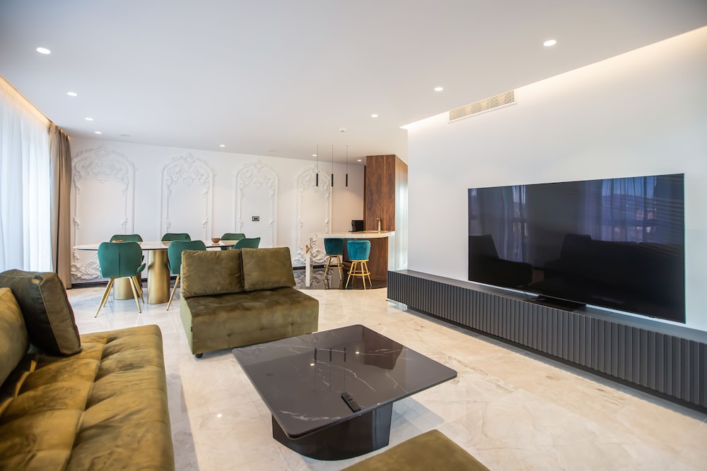 ELISA TIRANA AFFILIATED BY MELIA 40/64