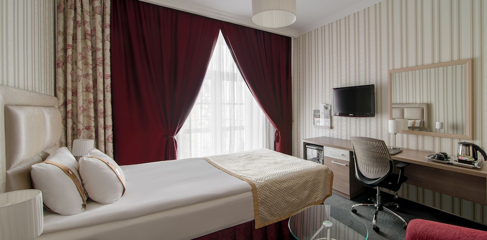 Flowers Hotel 13/70