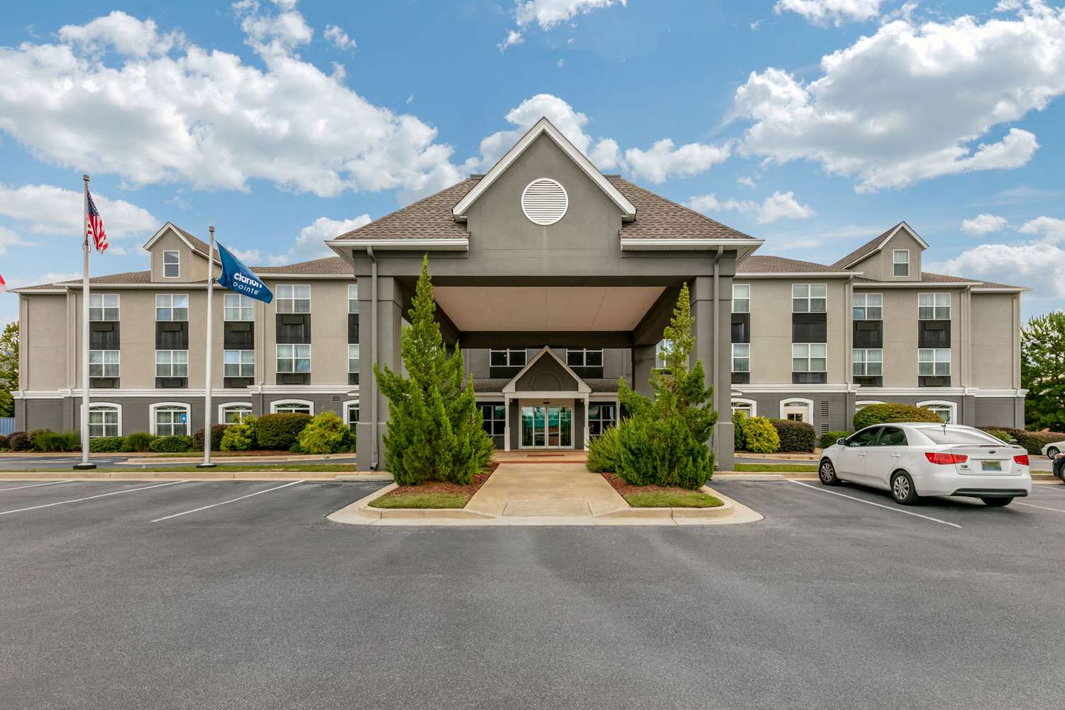 Clarion Pointe Columbus-Bradley Park 38/39