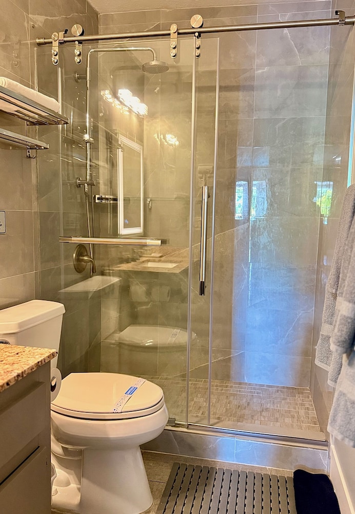 Sheridan Suites Apartment Hotel 67/69