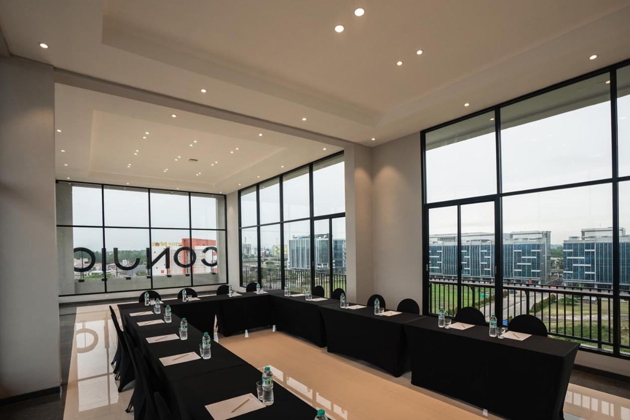 Conjioo Hotel Jakarta Managed by MHM 12/17