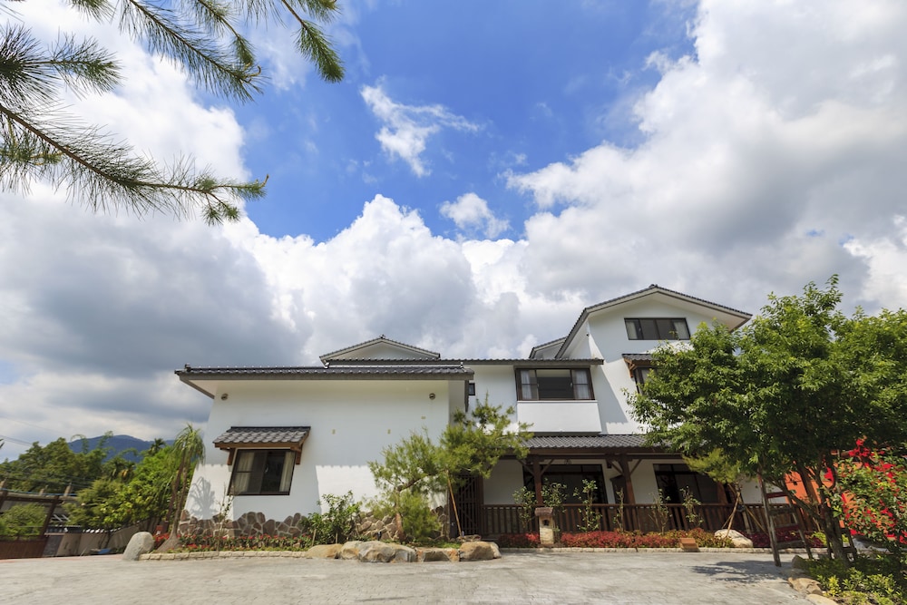 Huaman Hot Spring Villa 11/68