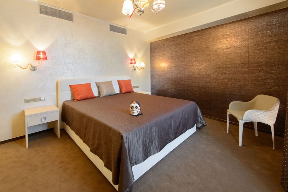 Myo Hotel Mysterius 6/37