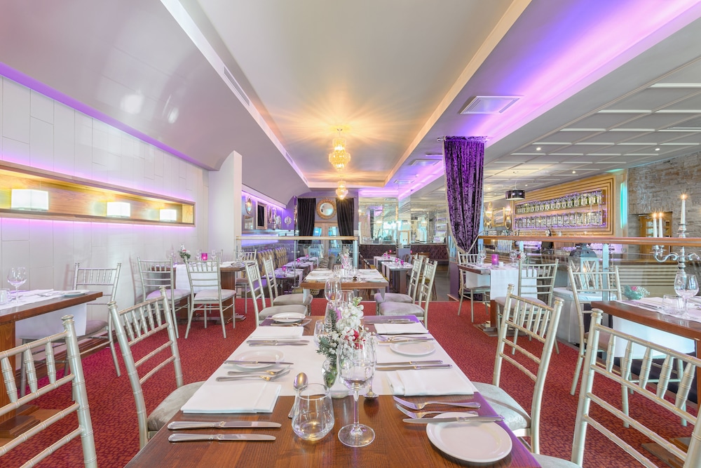 Raheen Woods Hotel 46/70