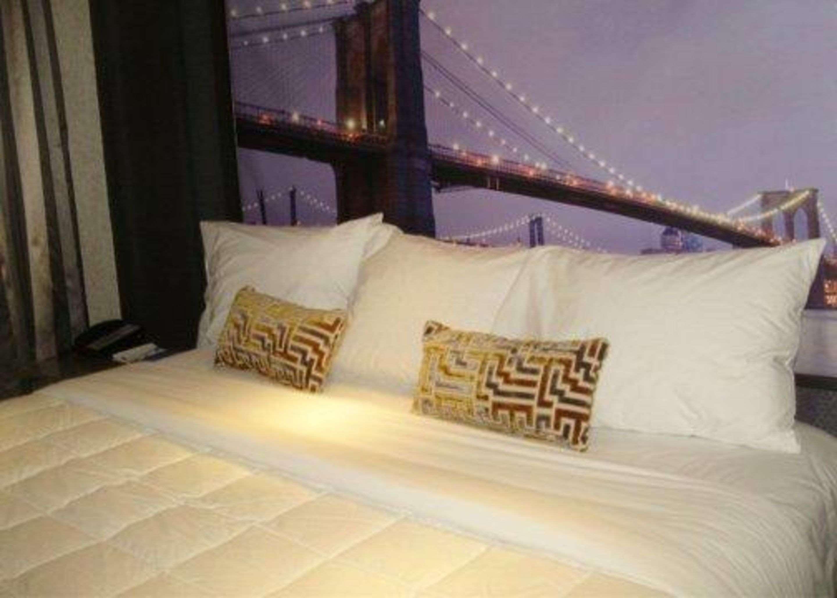 ROOM, QUEEN BED, ACCESSIBLE
