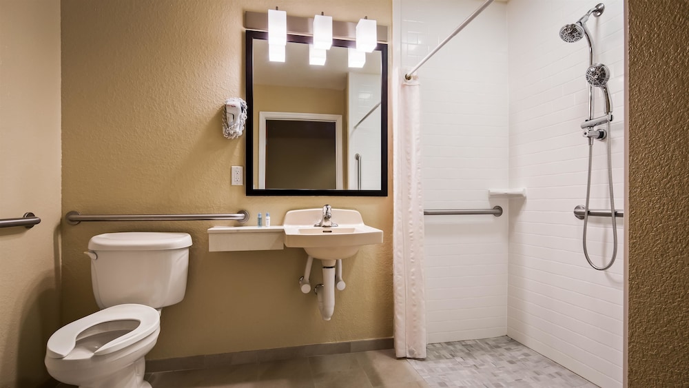 Best Western Edgewater Inn 16/37