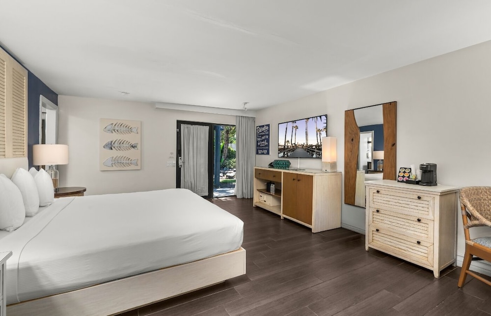Lanai, Garden, Queen Bed