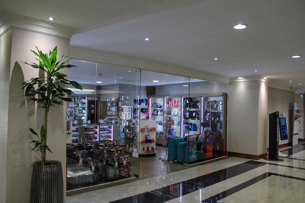 RENAISSANCE LONDON HEATHROW HOTEL 33/46