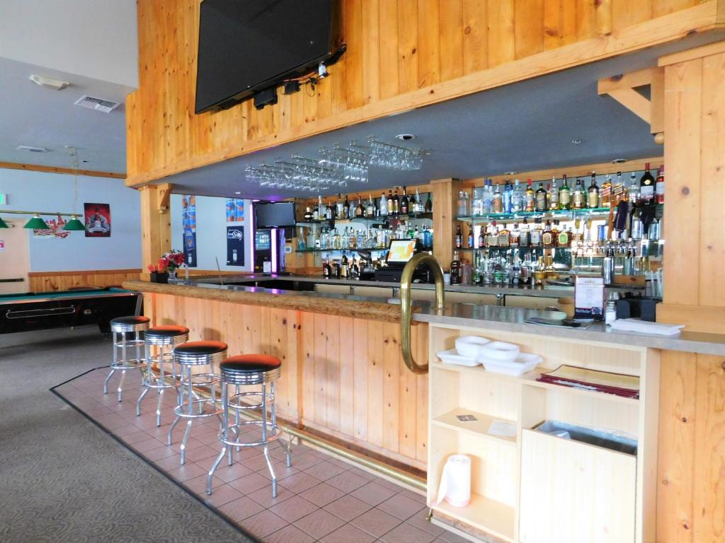 The Summit Inn (ex Howard Johnson Snoqualmie/Summit) 25/33