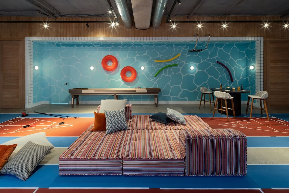 Moxy St Petersburg Downtown 15/37