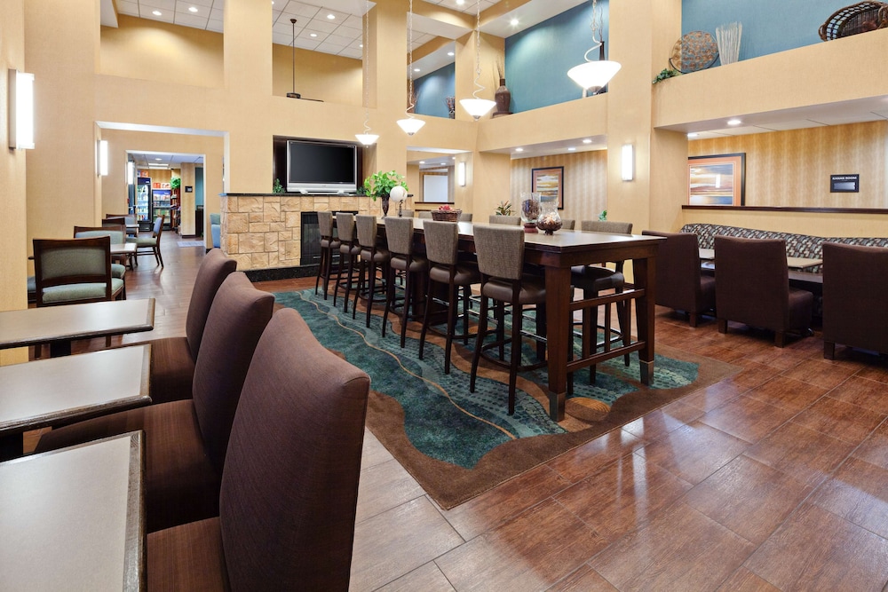 Hampton Inn Suites Agoura Hill 39/46