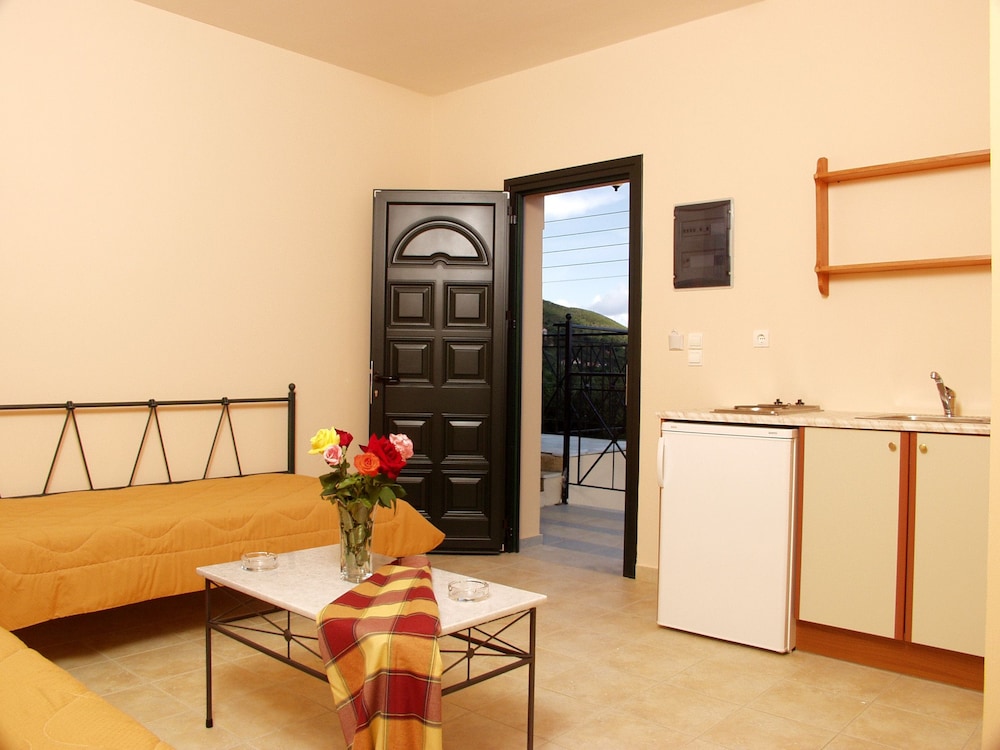 Elanthi Village Hotel 62/85