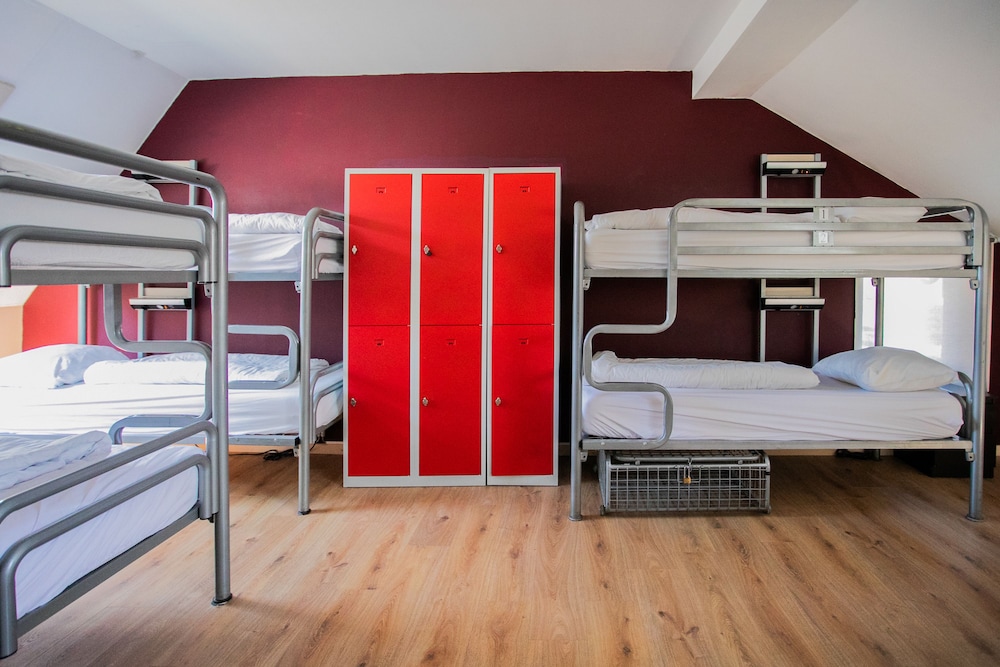 Private, 6 Beds, 3 Bunk Beds