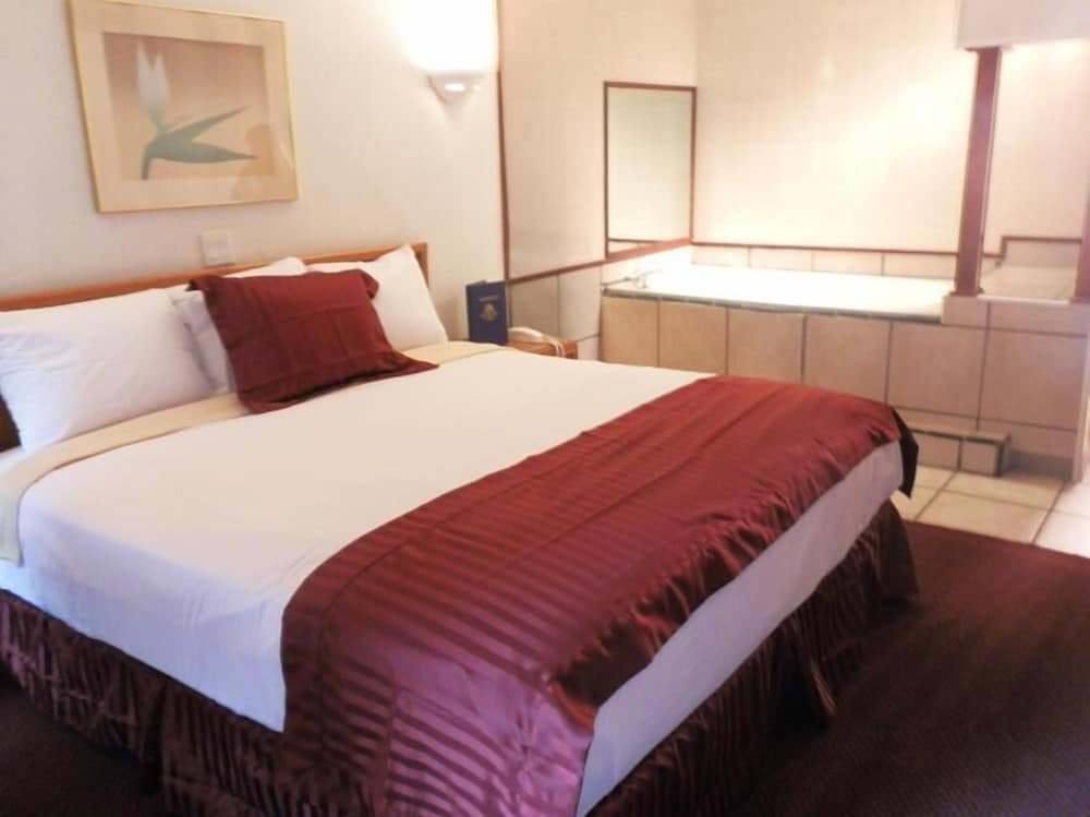 Americas Best Value Inn & Suites Kansas City 12/36