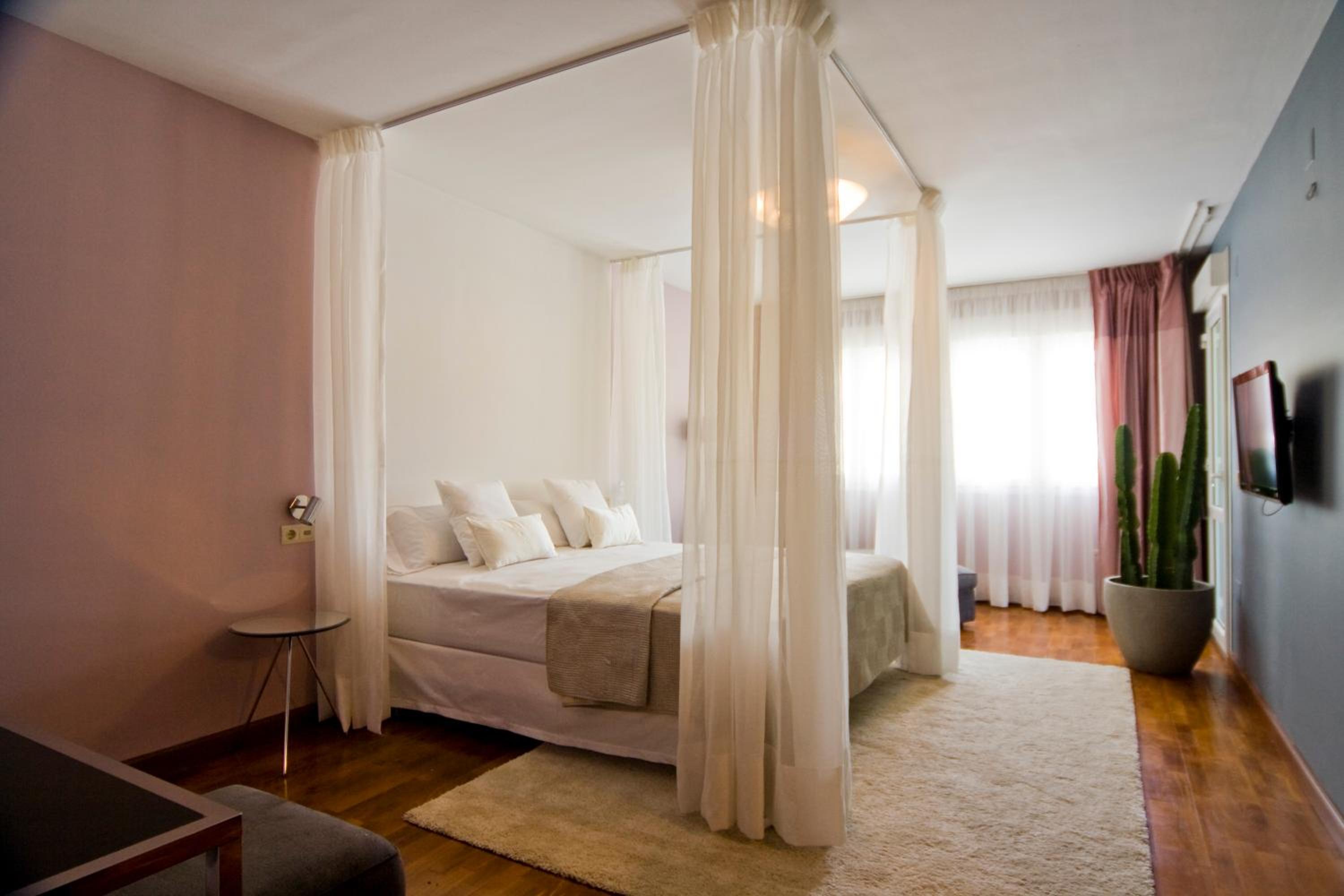 جناح، Villa Lorena Malaga 9/10