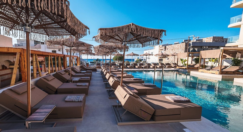 Cabana Blu Lifestyle Boutique Hotel & Suites 61/65