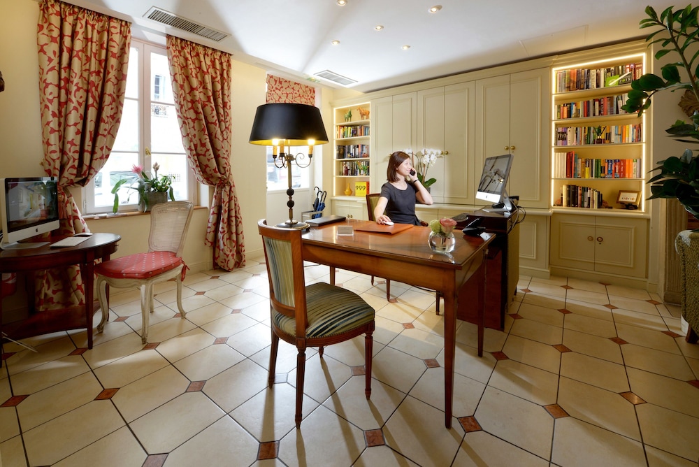 Le Relais Montmartre 48/53