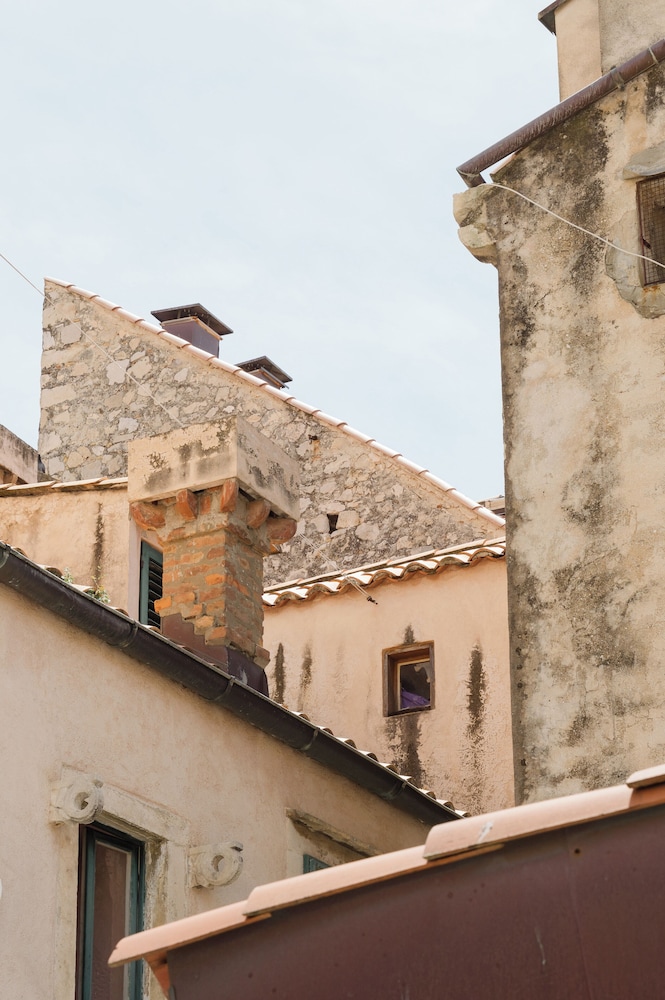 The Pucic Palace 62/69