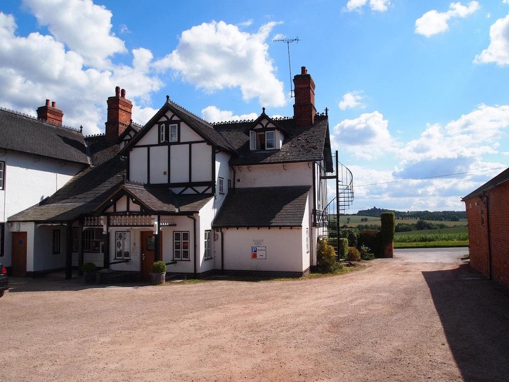 Donington Park Farmhouse Hotel 44/48