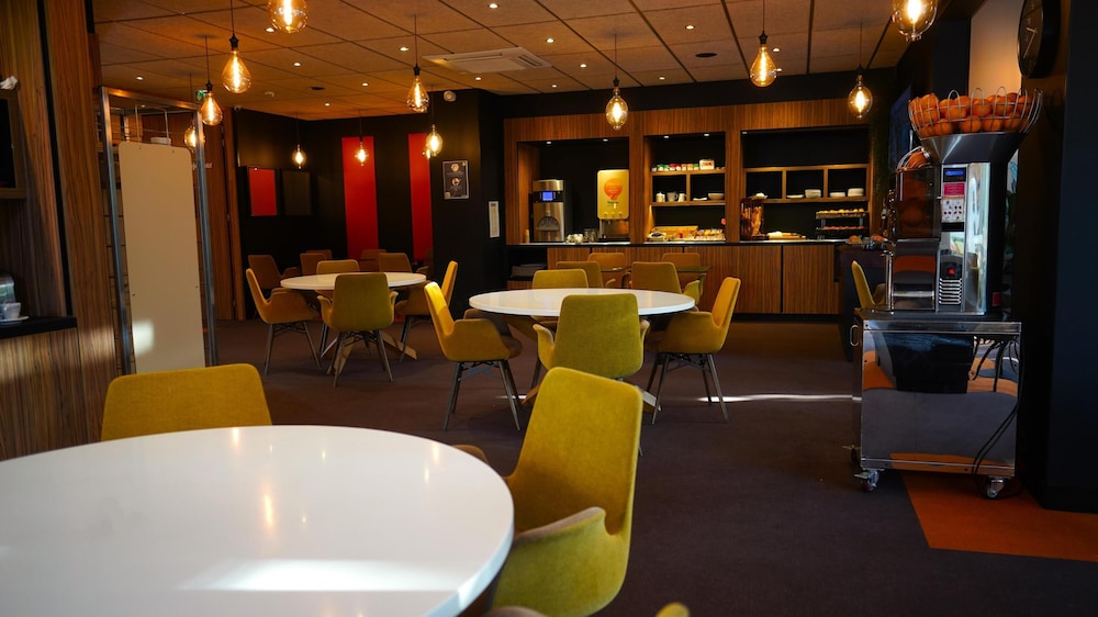 restaurant cafeteria