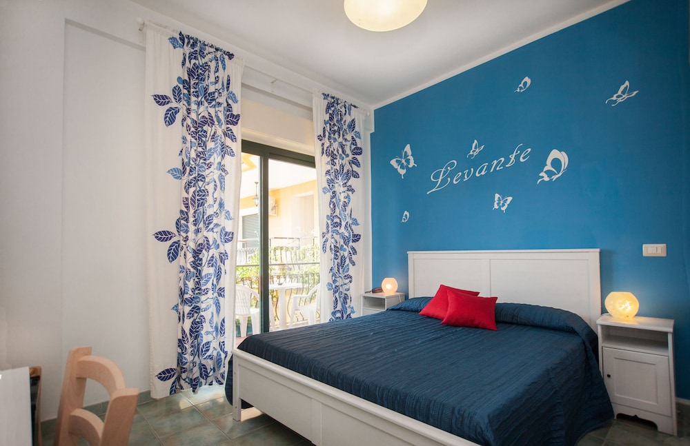 Donna Rosa Hotel 12/50
