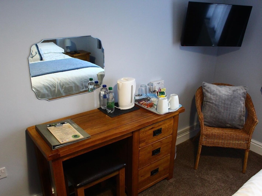 Pinewood B&amp;B 37/50
