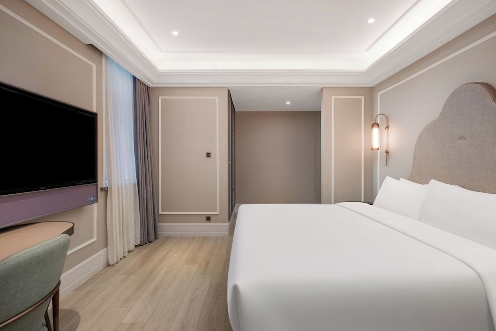 Standard, King Bed
