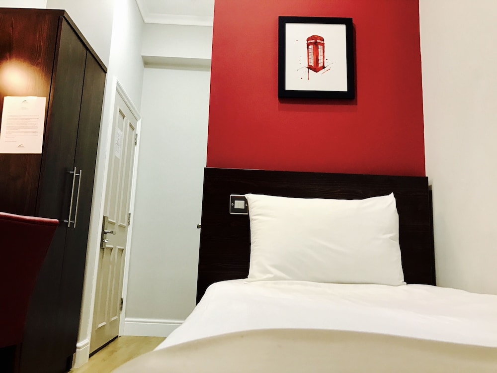 Royal Cambridge Hotel 26/61