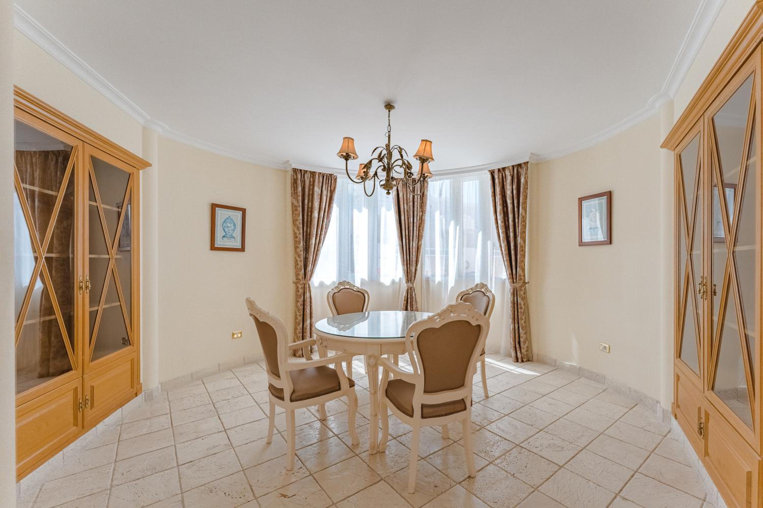 جناح ملكي بإطلالة على البحر بجاكوزي، Flamingo Suites 5/7