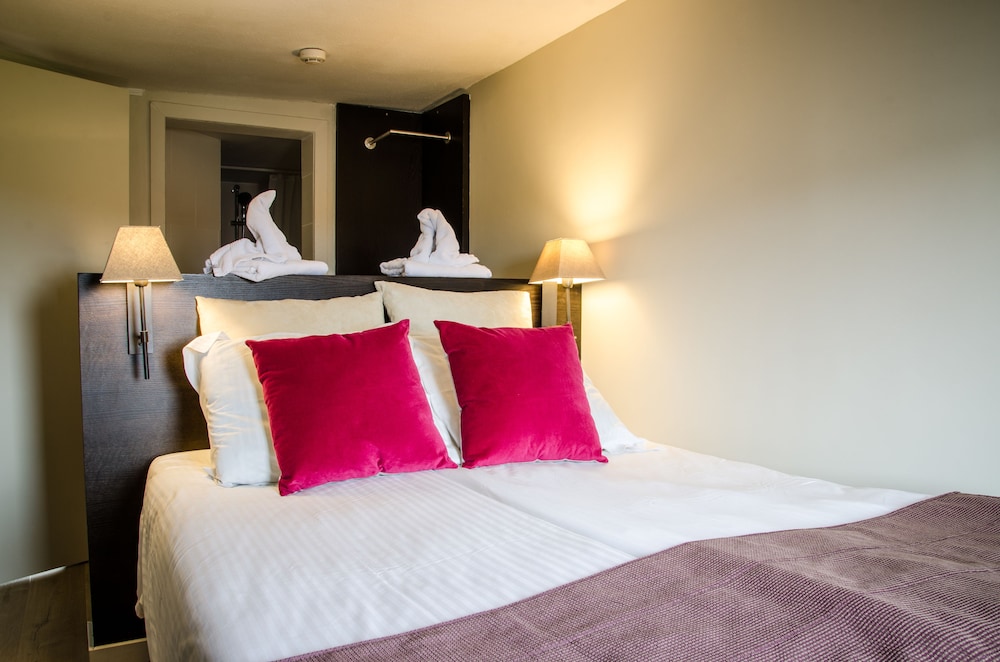 Budget, Double Bed 3/6