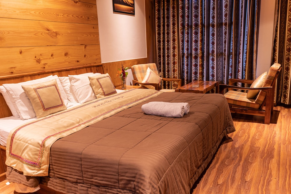 Oyo Premium Log Huts 16/34