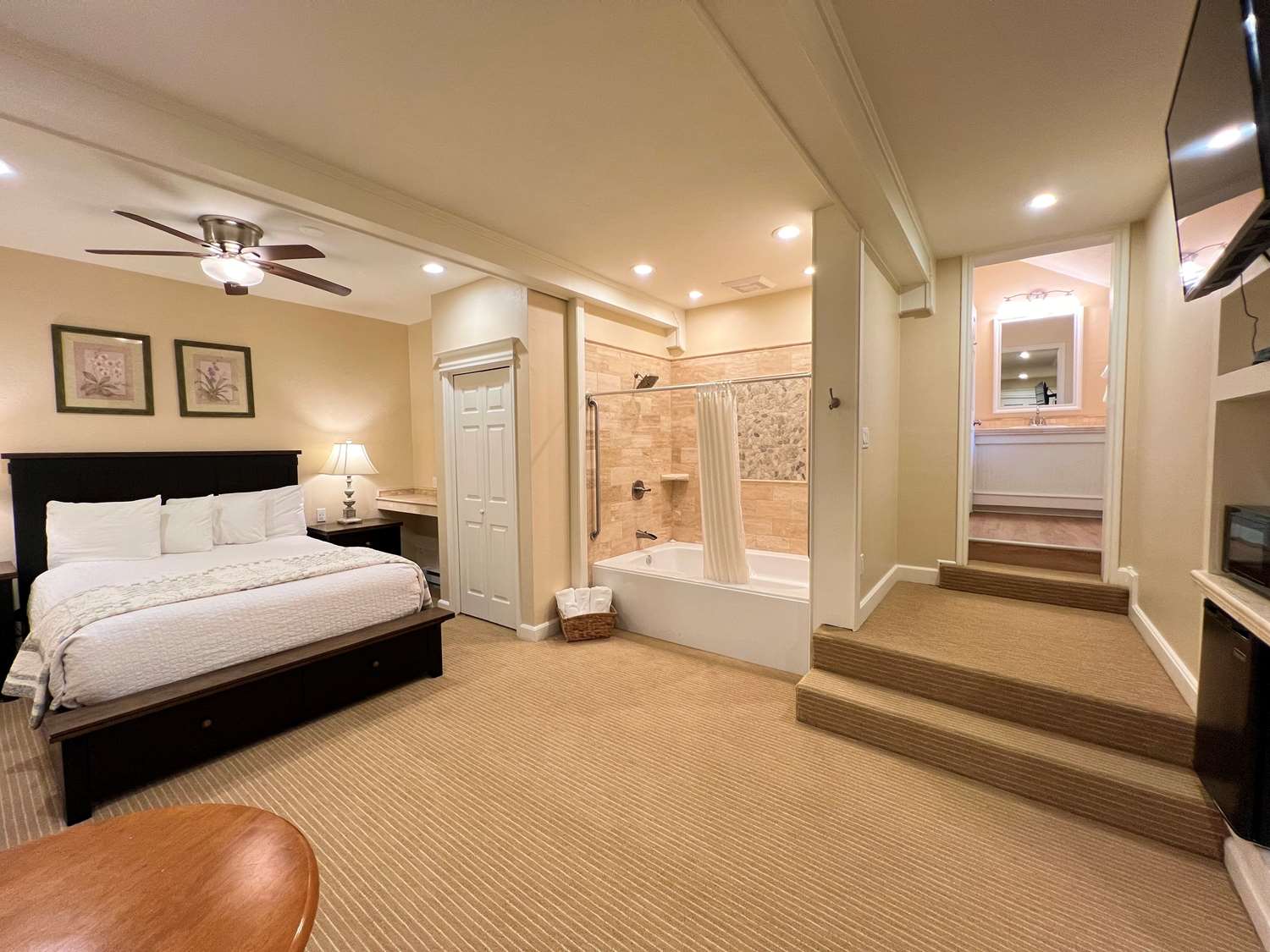Best Western Grandma's Feather Bed 23/44