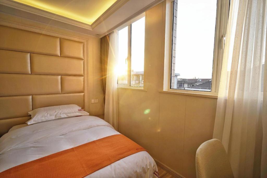 Shell Shanghai Baoshan District Songbin Road Subway Station Hotel 13/50