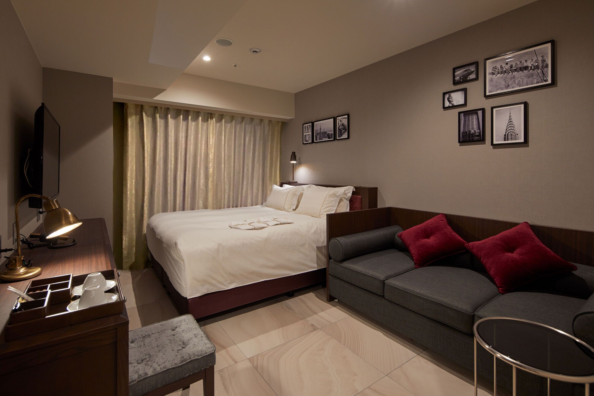 SUPERIOR, KING BED