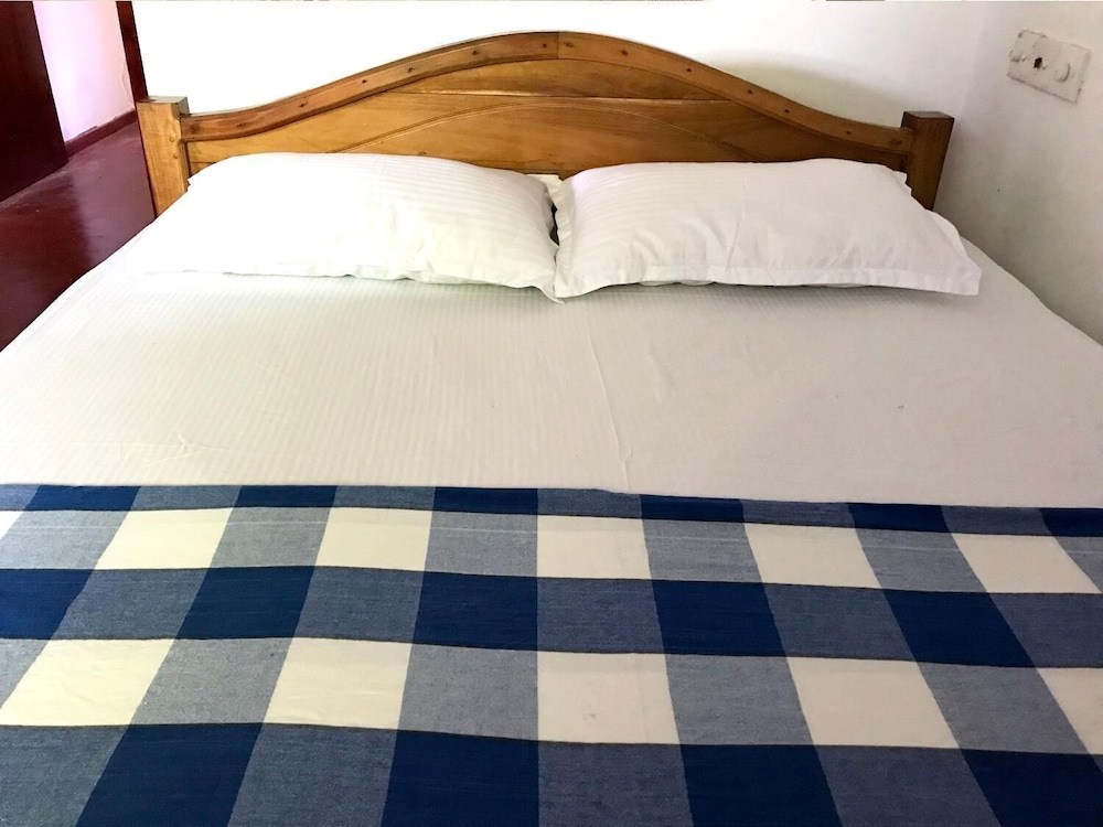 Damith Tourist Inn 24/44