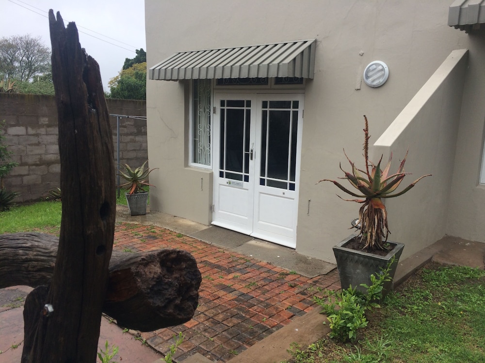 30 On Oatlands Road 22/27
