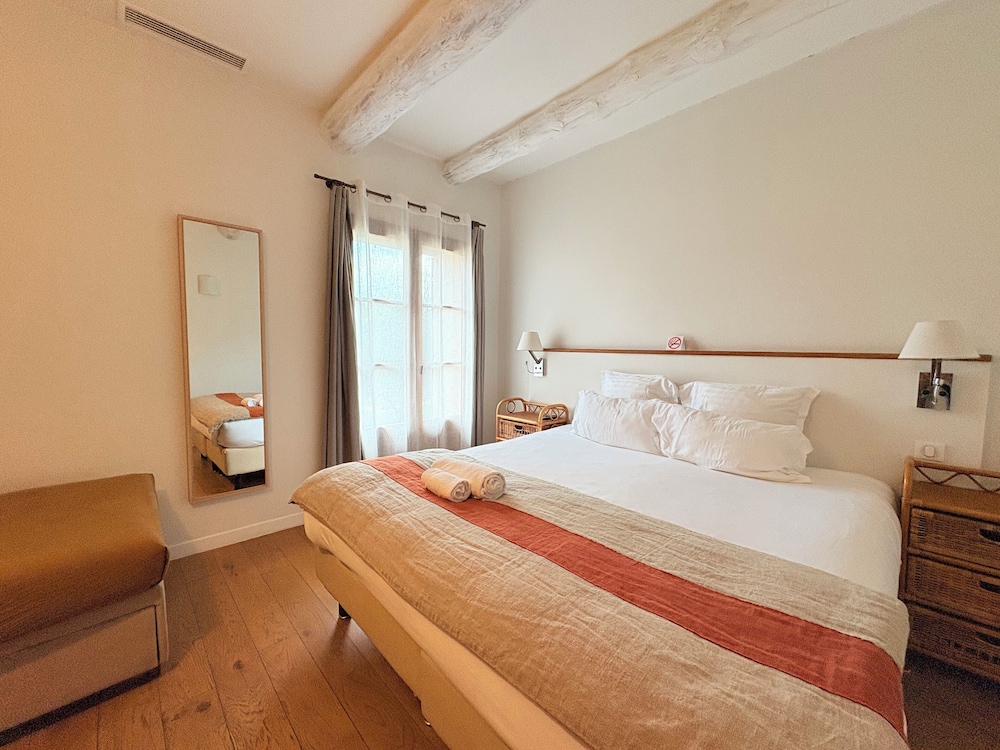 Room, Triple, King Bed, Sofa
