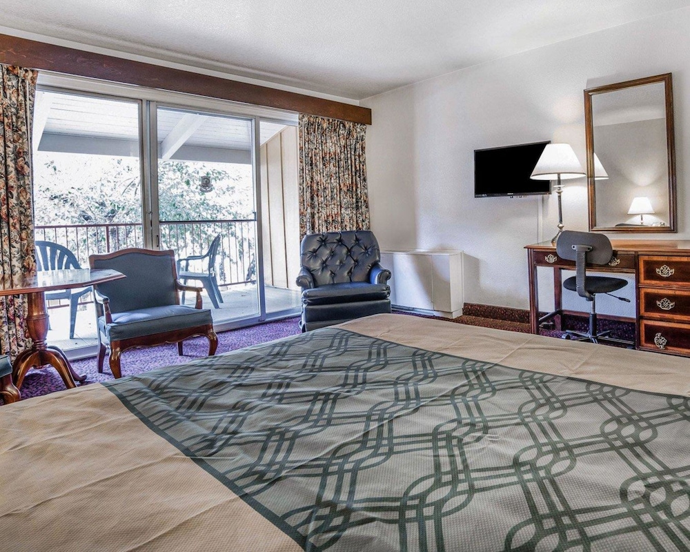 Econo Lodge New Reno Sparks Convention Center 13/30
