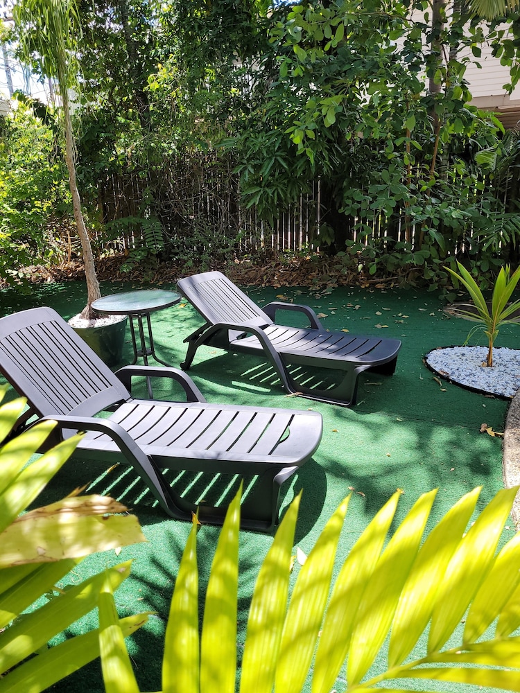 Paradise Travellers Rest 45/50