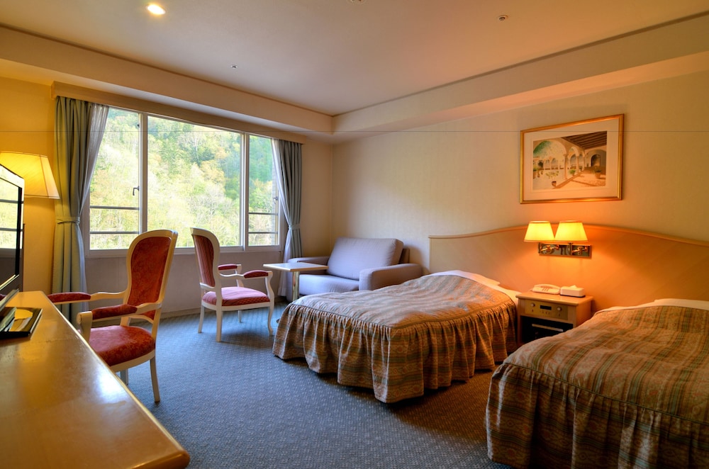 ROOM, TWIN BEDS