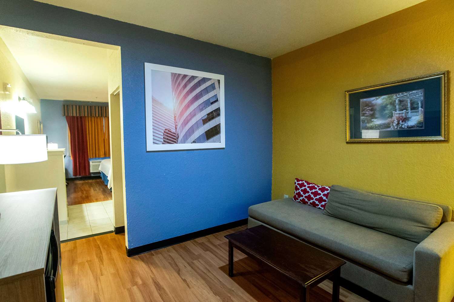 Days Inn & Suites By Wyndham Houston North/Aldine 54/68