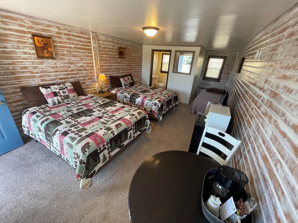 El Rancho Motel 26/51