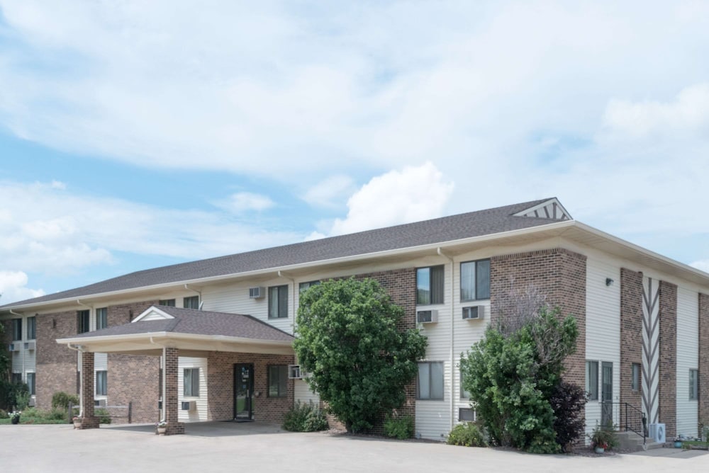 Super 8 Milbank Sd 4/49