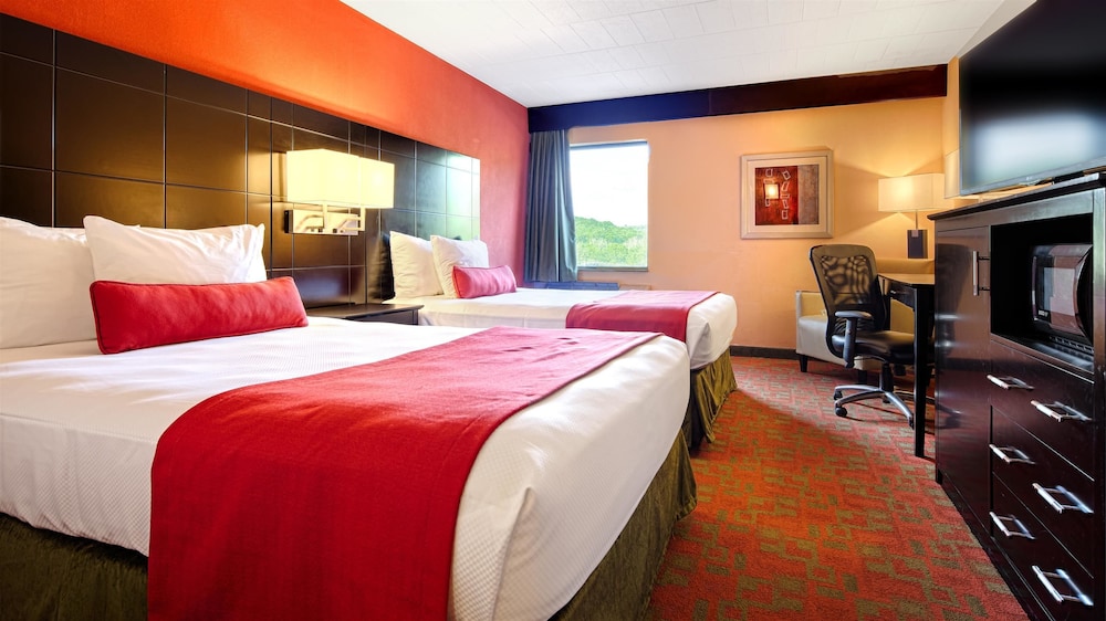 Best Western Plus Poconos Hotel 18/43