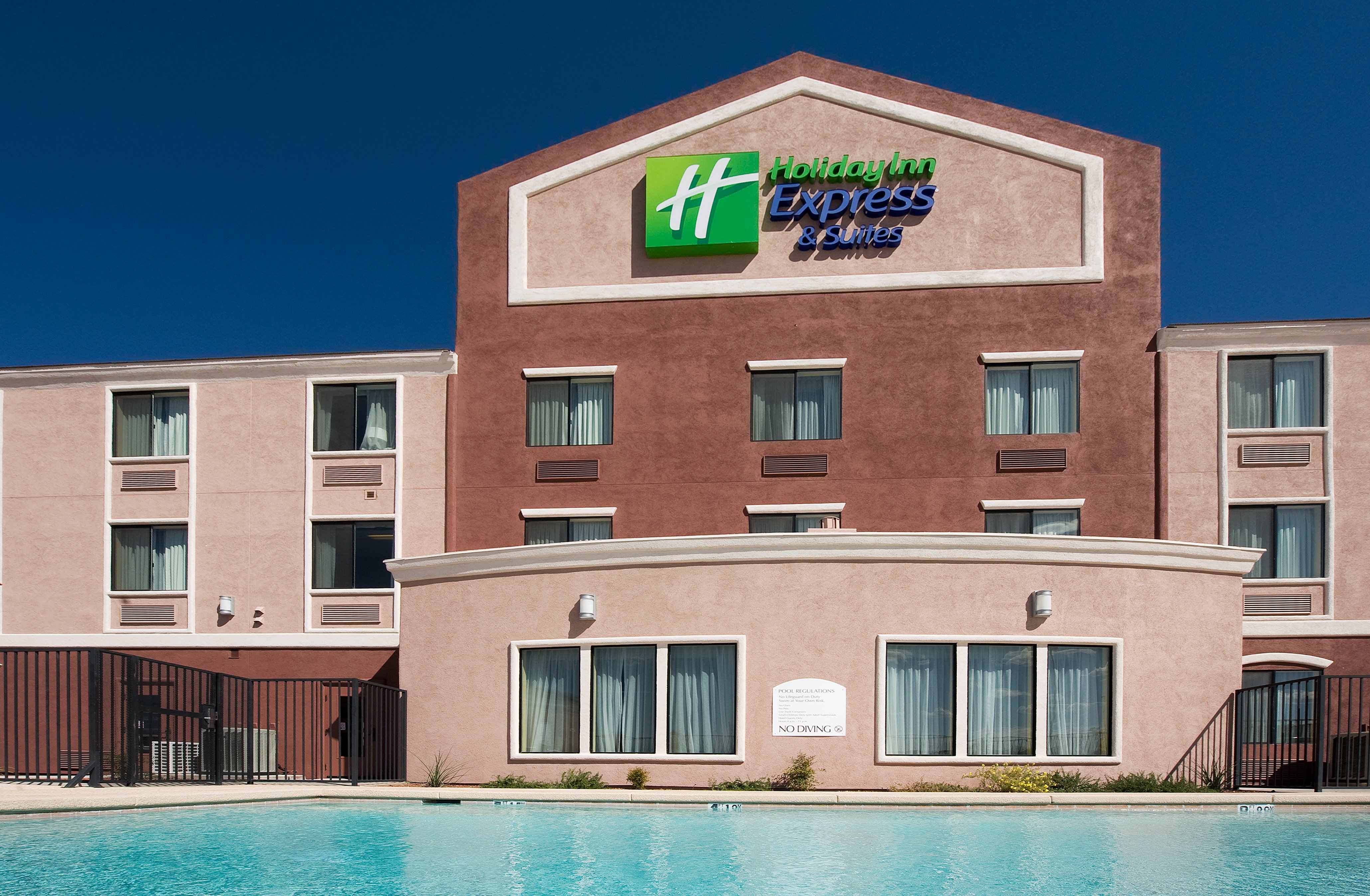 Holiday Inn Express Hotel Suites Willcox 6/53
